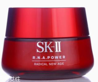 法令纹用什么护肤品？CPB精华液让肌肤宛如少女