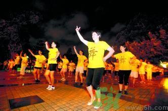 晚饭后跳广场舞好吗？晚饭后跳广场舞有什么好处？