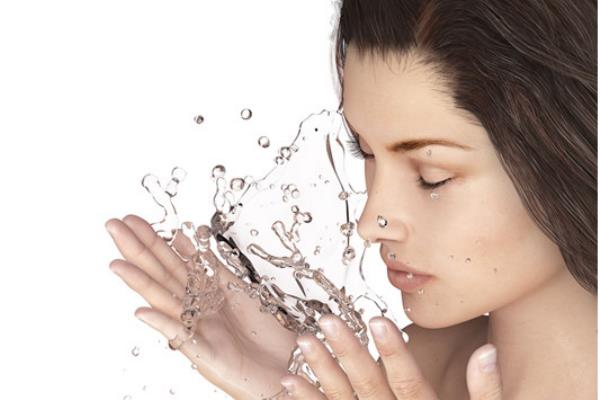 盐水洗脸可以去螨虫吗 盐水洗脸注意事项 盐水洗脸可以去螨虫吗 盐水洗脸注意事项