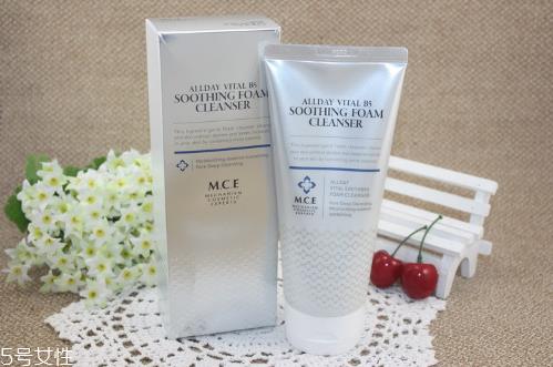 氨基酸洗面奶和普通洗面奶哪个好 氨基酸洗面奶品牌排行推荐 氨基酸洗面奶和普通洗面奶哪个好 氨基酸洗面奶品牌排行推荐