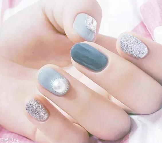 高冷气质美甲颜色有哪些 这几款让指尖更亮眼