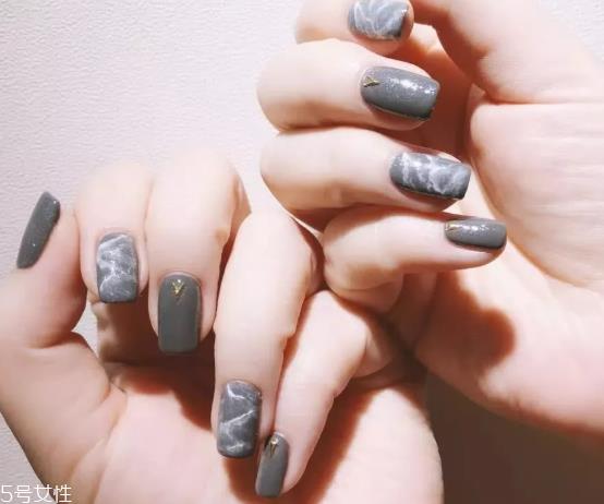 高冷气质美甲颜色有哪些 这几款让指尖更亮眼