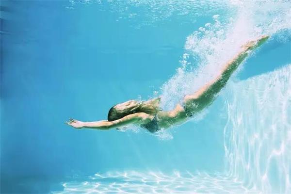 游泳那种姿势最好学 游泳要学多久才会