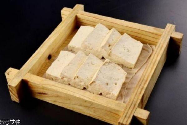 如何挑选豆腐 豆腐的选购技巧 如何挑选豆腐 豆腐的选购技巧