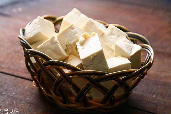 如何挑选豆腐 豆腐的选购技巧 如何挑选豆腐 豆腐的选购技巧
