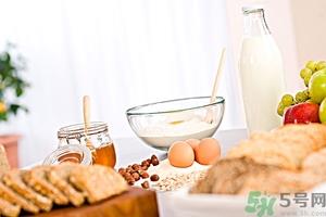 苹果和蜂蜜可以一起吃吗？苹果和蜂蜜可以榨汁吗？