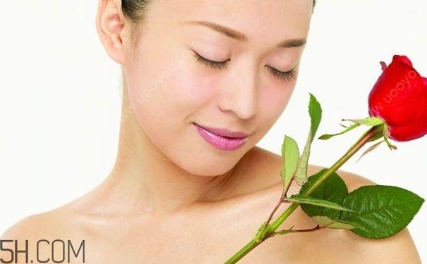 女性小便发黄是怎么回事？女性小便发黄有异味的原因有哪些？