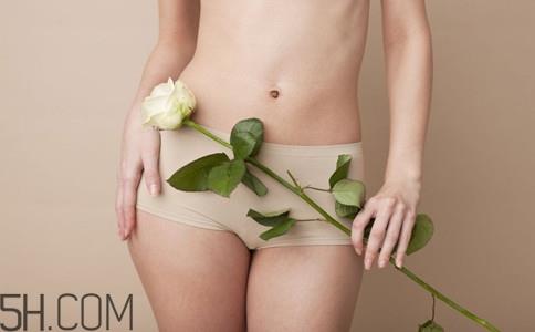 女性小便发黄是怎么回事？女性小便发黄有异味的原因有哪些？