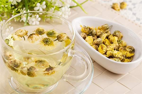 菊花茶的正确冲泡方式 夏季喝菊花茶好吗
