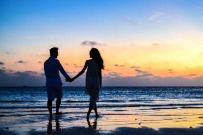 ​接吻一直伸舌头的男生是什么性格 接吻时男生手不老实正常吗