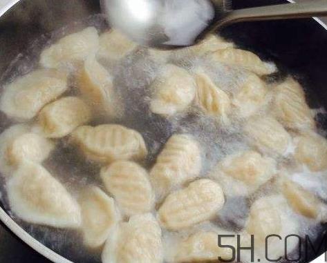 煮饺子用冷水还是热水？煮饺子用大火还是小火？