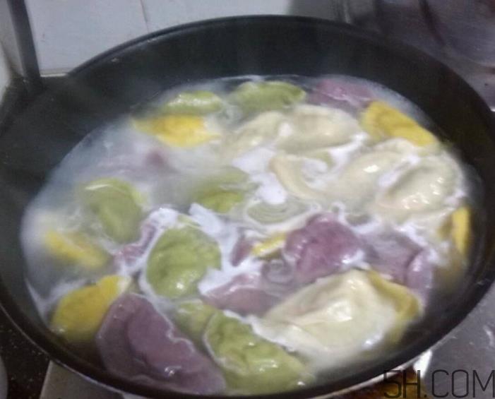 煮饺子用冷水还是热水？煮饺子用大火还是小火？