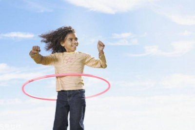 ​女人转呼啦圈有什么影响 呼啦圈减肥法