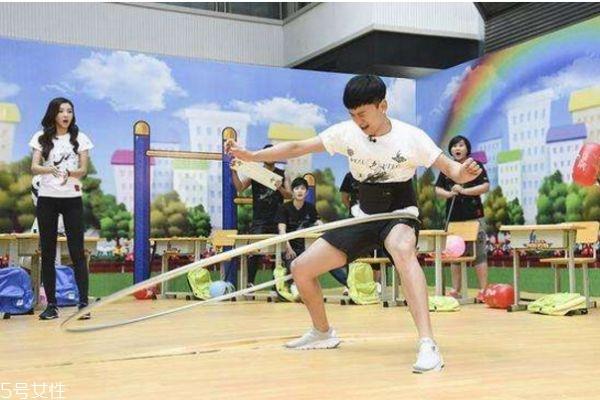 女人转呼啦圈有什么影响 呼啦圈减肥法 女人转呼啦圈有什么影响 呼啦圈减肥法