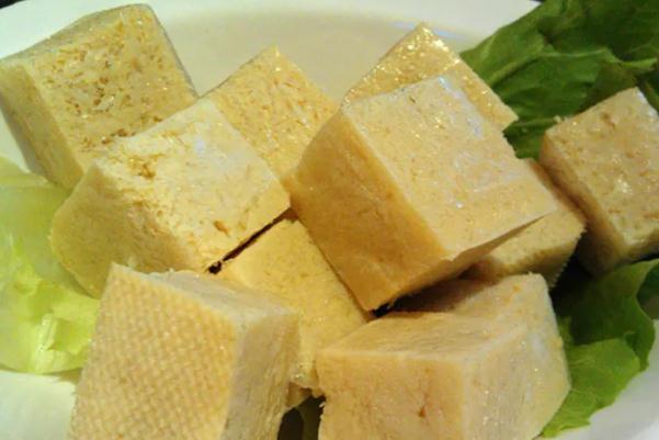 冻豆腐对人体有害吗 冻豆腐对身体有什么好处 冻豆腐对人体有害吗 冻豆腐对身体有什么好处