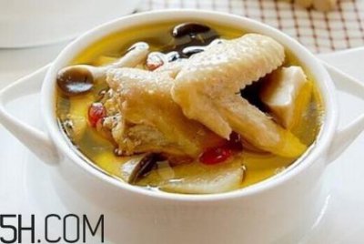 ​香菇炖鸡用什么香菇好？干香菇是关键