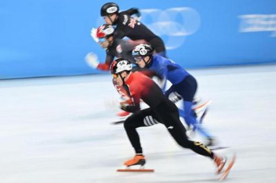 ​中国短道接力队惊险晋级决赛 如何看懂短道速滑