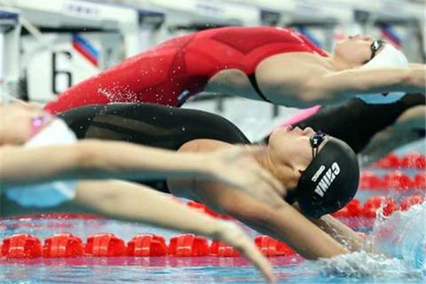 仰泳为什么游不直 注意这些细节 仰泳为什么游不直 注意这些细节