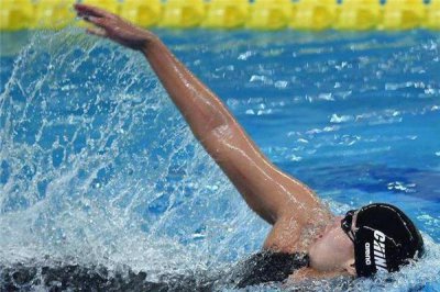 ​仰泳为什么游不直 注意这些细节