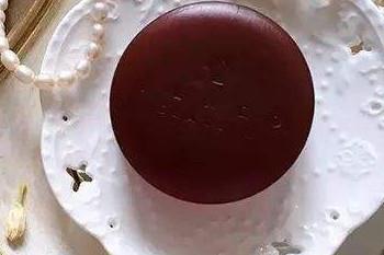 洗澡用沐浴露还是香皂好?请注意沐浴露使用问题 洗澡用沐浴露还是香皂好?请注意沐浴露使用问题