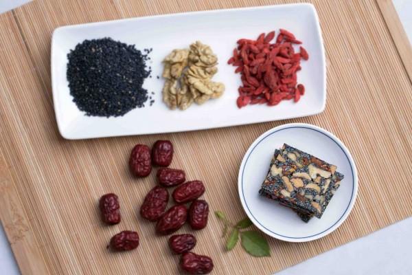 阿胶糕可以长期和天天吃吗 阿胶糕可以泡水喝吗