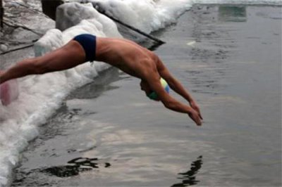 ​冬泳可以提高性功能吗 冬泳对前列腺好不好