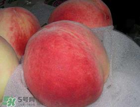 桃子发霉了还可以吃吗？吃了发霉的桃子怎么办？