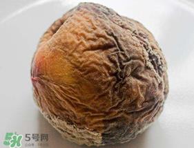 桃子发霉了还可以吃吗？吃了发霉的桃子怎么办？