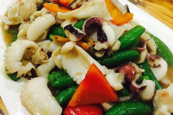 墨鱼的功效和作用 墨鱼和什么一起煲汤最好 墨鱼的功效和作用 墨鱼和什么一起煲汤最好