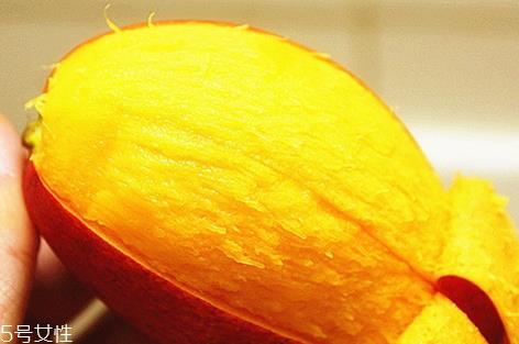 贵妃芒怎么切 贵妃芒的切法 贵妃芒怎么切 贵妃芒的切法