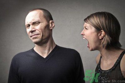 ​夫妻为钱伤了感情怎么办？化解夫妻吵架的有效方法