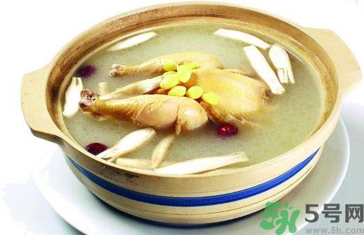 鳝鱼可以和鸡汤一起吃吗?鳝鱼能和鸡汤同吃吗? 鳝鱼可以和鸡汤一起吃吗?鳝鱼能和鸡汤同吃吗?