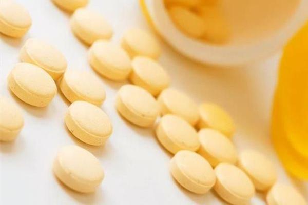 维生素b2放在口腔溃疡上有用吗 维生素b2对脱发有帮助吗 维生素b2放在口腔溃疡上有用吗 维生素b2对脱发有帮助吗