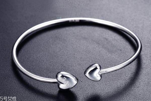 铂金手镯怎么清洗 让手镯恢复亮丽