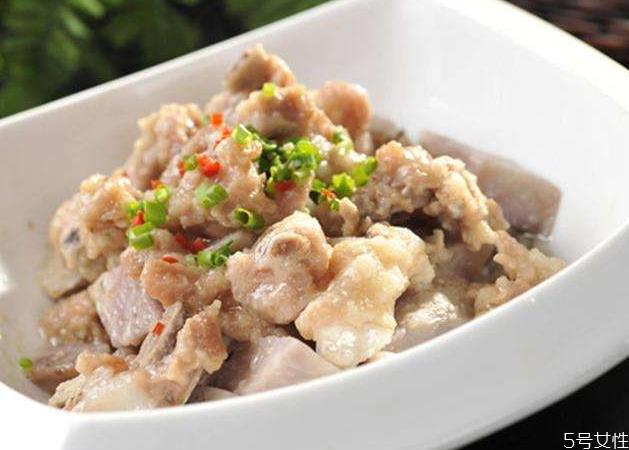 芋头蒸排骨的做法 芋头蒸排骨的窍门