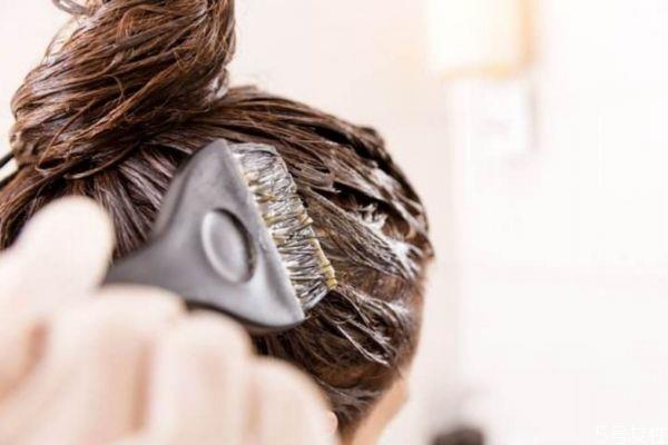 染发会影响卷发卷度吗 染发后用什么护理产品