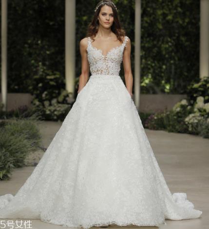 婚纱可以穿红色的吗？婚纱穿红色的好吗？