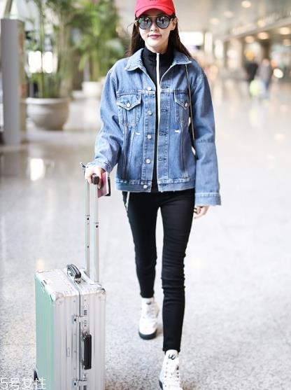 黑色打底衫怎么配衣服？时尚界的常青单品