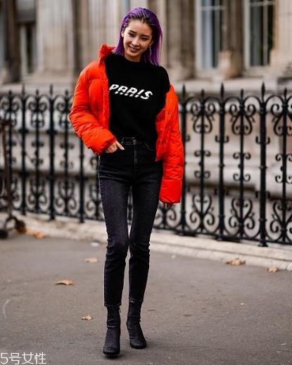 黑色打底衫怎么配衣服？时尚界的常青单品