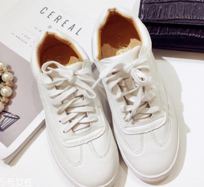 女式春夏运动鞋怎么挑？三种款式好搭又显高