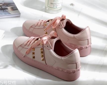 女式春夏运动鞋怎么挑？三种款式好搭又显高