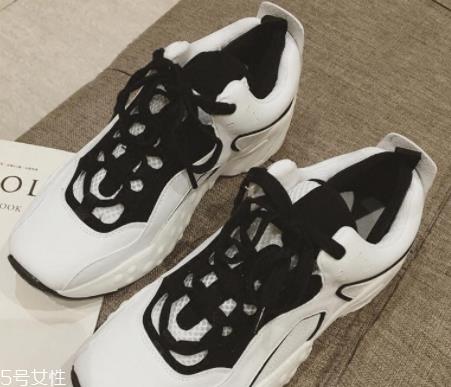 女式春夏运动鞋怎么挑？三种款式好搭又显高