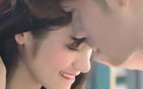 女人还爱着前任的表现有哪些