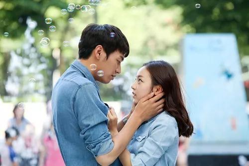 男生对女生一味的付出，只会让女生把你当成提款机