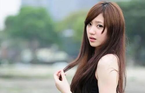 女人沉默是遇到事情了