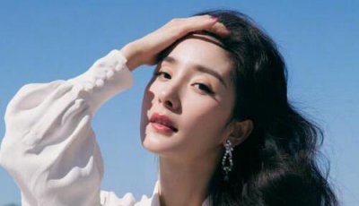 ​女生在你面前撩头发是什么心理？暗示了什么意思