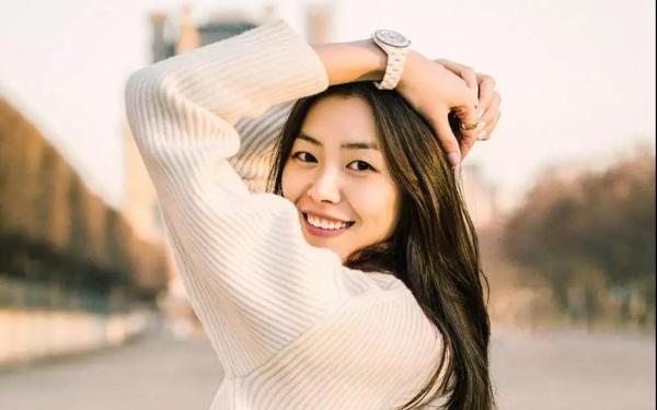 如何应对女友与服务员的争吵?