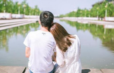 ​测试一下前任还爱你不？前女友这些表现就是爱你