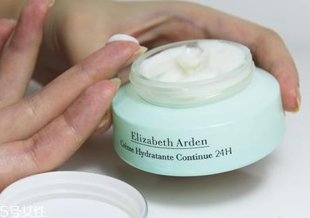 乳液可以直接擦脸吗？乳液直接擦脸好吗？