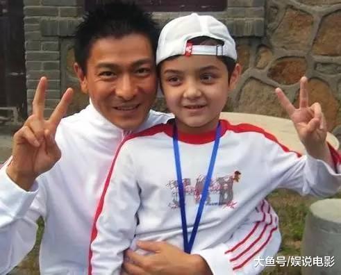 童星阿尔法“秃然长大”引热议, 回应求生发方法, 网友暖心安慰